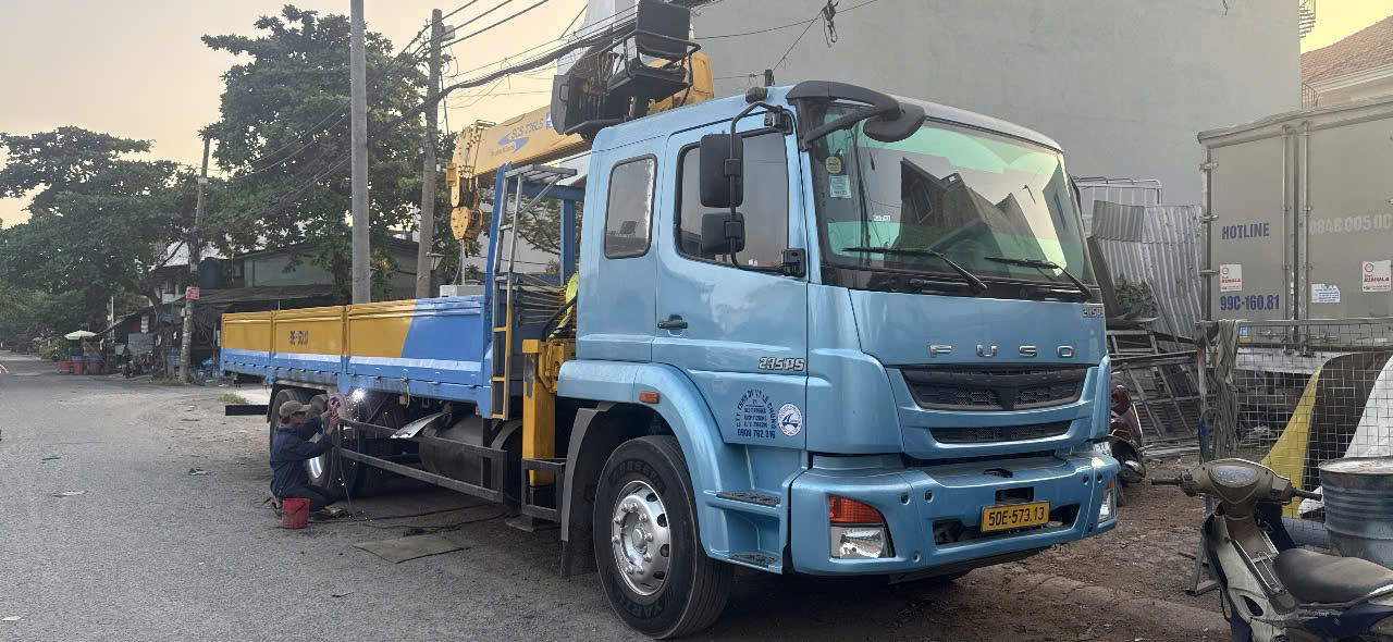 Xe tải chở hàng Bắc Nam bằng container, đầu kéo
