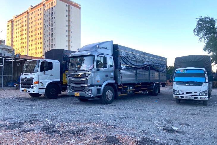 Bãi xe tải nhiều loại tải trọng của nhà xe chở hàng cồng kềnh đi các tỉnh